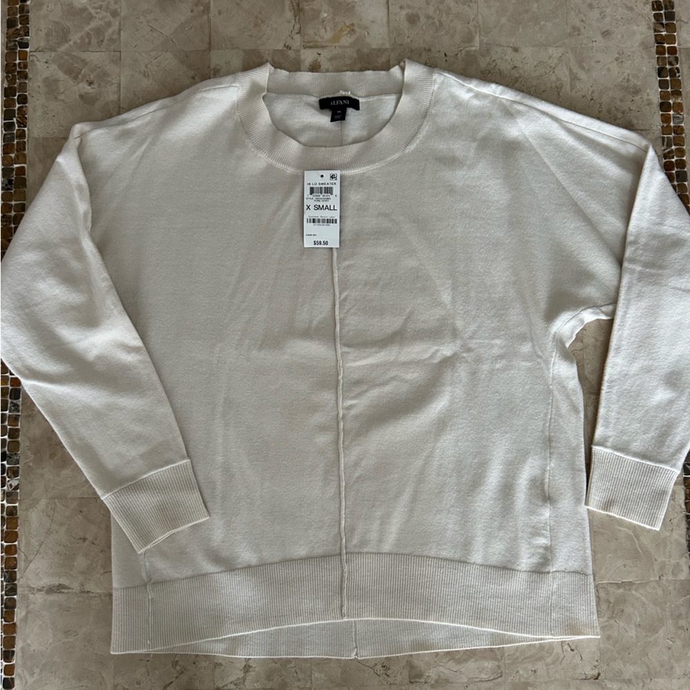 Alfani Women’s Crew Neck‎ Sweater NWT Color Cream Size XS